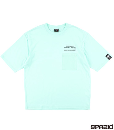 ポケット付きTシャツ